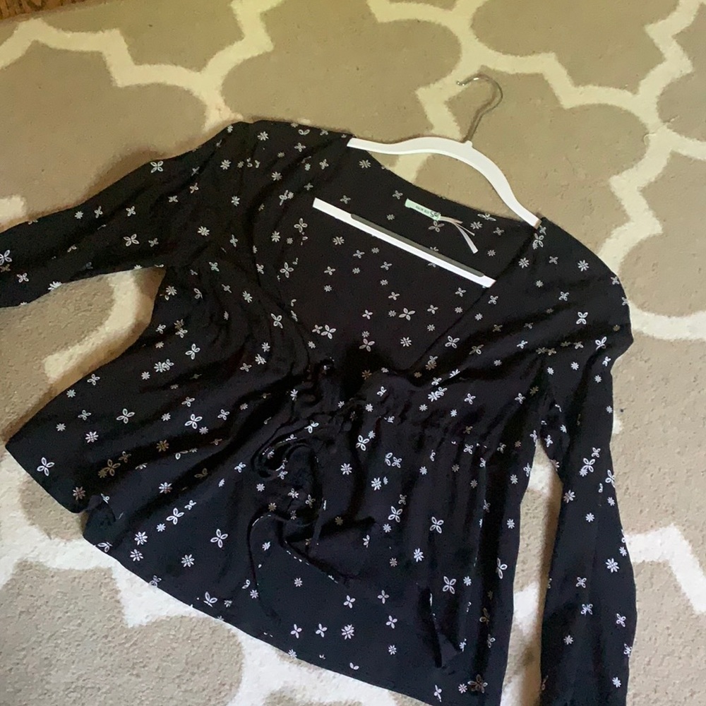 long sleeve black patterned top